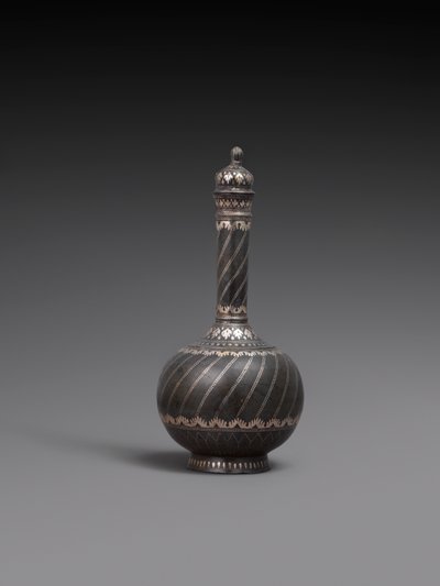 Frasco con tapa y soporte, o plato de aleación de metal con incrustaciones de plata, 1700-99 de Indian School