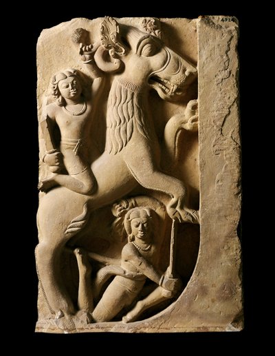 Arte indio: Grifo con dos guerreros. Dinastía Gupta (320-600 d.C.) De Sarnath de Indian School
