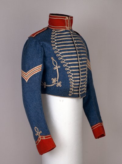 Chaqueta corta de gala completa con trenzas de un suboficial indio, 6ª Caballería Ligera de Bengala, c. 1825 de Indian School