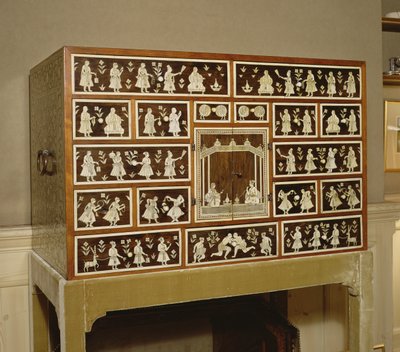 Gabinete indio decorado en marfil y palo de rosa, 17 cajones, Ceilán de Indian School