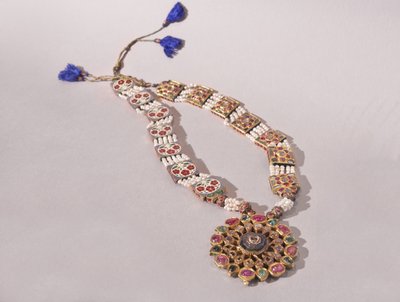 Collar (con diseño floral reversible), c.1870 de Indian School