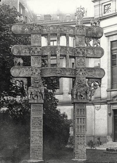 Puerta Oriental del Túmulo de Sanchie de Indian School