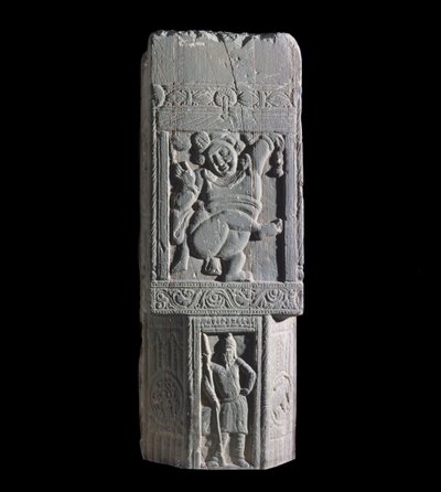 Losa de estupa mostrando un enano y figuras escitas, del sitio de Nagarjuna (relieve) de Indian School