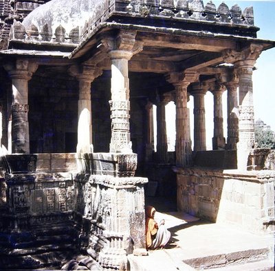 El Templo de Mira Bai de Indian School