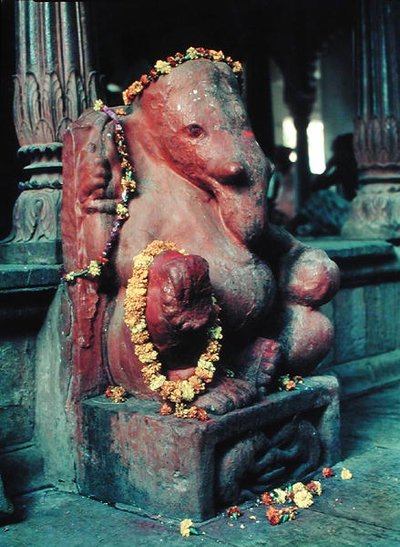 El dios elefante, Ganesh (piedra pintada) de Indian School