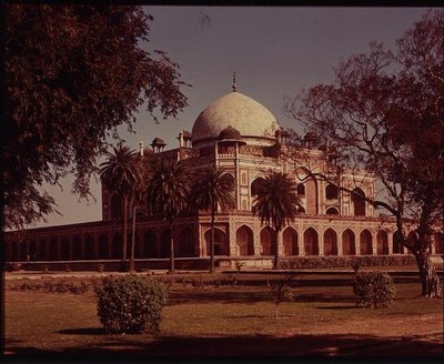 Tumba de Humayun (1507-56), construida en 1570 (foto) de Indian School