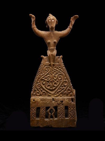 Altar que representa a la primera antepasada femenina (luli) de Indonesian School