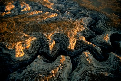Una vista aérea de una reseca meseta de Utah: Grand Gulch suministró agua a... de Ira Block