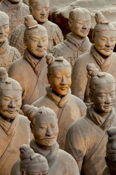 En el Museo de los Guerreros de Terracota, escenas de los distintos guerreros en la zona del Foso 1., 2009 (foto) de Ira Block