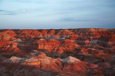 Rocas de colores cerca de Wu Cai Wan en el desierto de Gobi, Xinjiang, China occidental., 2007 (foto) de Ira Block