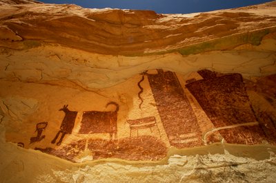 En Temple Mountain Wash, cerca de Hanksville, Utah. Petroglifos estilo Barrier Canyon, 2005 (foto) de Ira Block