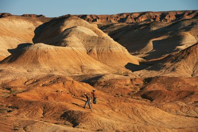 Escenas en torno a Wu Cai Wan en el desierto de Gobi, Xinjiang, China occidental., 2007 (foto) de Ira Block