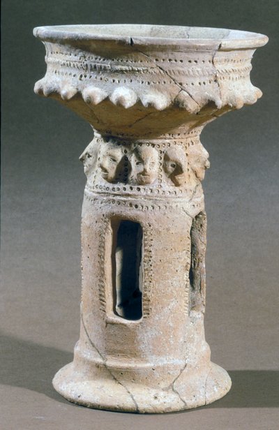 Soporte para quemar incienso encontrado en las colinas cerca de Hebrón, Israel, c.9-8 siglo a.C. de Iron Age
