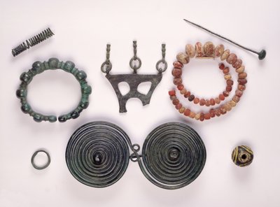 Joyas encontradas en una tumba femenina en Hallstatt, Celta de Iron Age