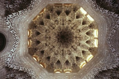 Techo del Salón de los Abencerrajes de Islamic School
