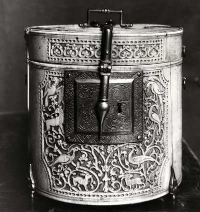Caja cilíndrica tallada con animales, morisca de Islamic School