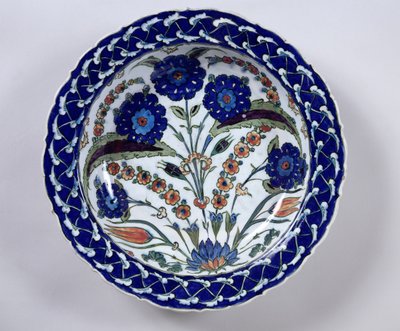 Plato con una decoración floral, Iznik de Islamic School