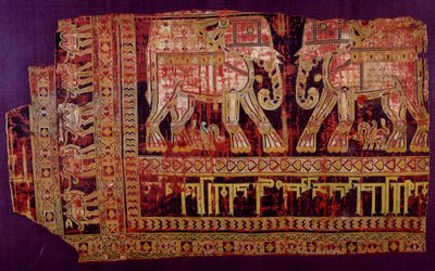Arte islámico: Sudario de San Josse. Tela de seda, 901 d.C. De la abadía de San Josse, Khorasan, Chorasan o Khurasan. Herat, Afganistán moderno. París, Museo del Louvre de Islamic School
