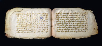 Páginas de un folio del Corán, siglo IX de Islamic School