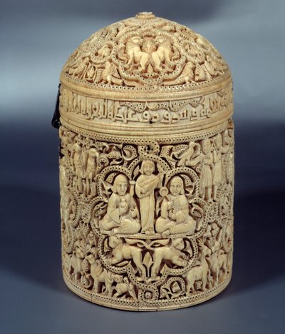 Píxide (caja) de Al-Mughira en marfil de Córdoba destinada al Emir, 968 de Islamic School