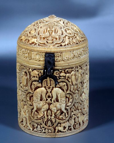 Píxide (caja) de Al-Mughira en marfil de Córdoba destinada al Emir, 968 de Islamic School