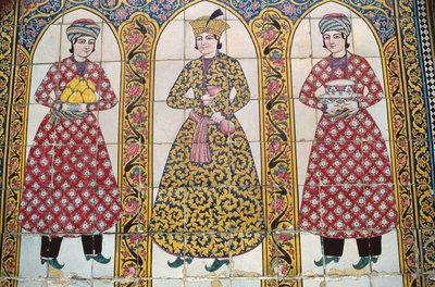Panel de azulejos que ilustra trajes tradicionales de Islamic School
