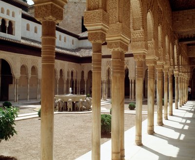 Vista del Patio de los Leones, patio principal del Palacio de los Leones de la dinastía nazarí de Islamic School
