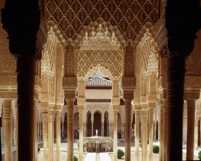 Vista del Patio de los Leones, patio principal del Palacio de los Leones de la dinastía nazarí de Islamic School