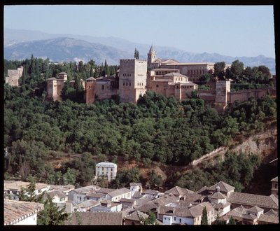Vista de la fortaleza y palacio de la Alhambra de Islamic School