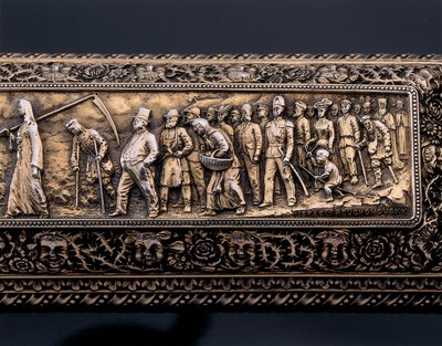 (detalle) de un esqueleto humano en miniatura y sarcófago de Israel Rouchomovsky