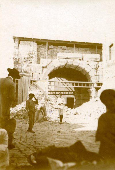 Abolición de casas alrededor del arco de Marco Aurelio, Trípoli, Libia, 4 de octubre de Italian Photographer