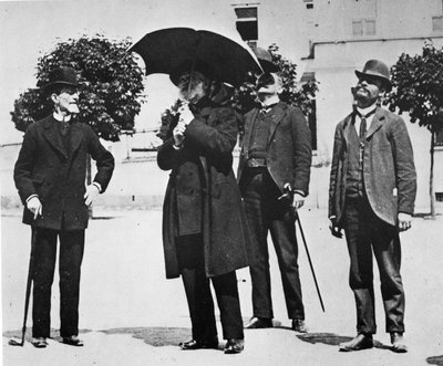 La persona representada es el compositor y libretista ARRIGO BOITO (Padua, 24 de febrero de 1842 - Milán, 10 de junio de 1918) de Italian Photographer