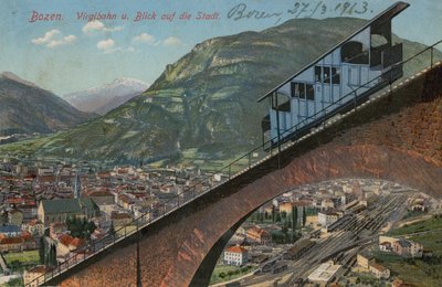 Bolzano - funicular y vista de la ciudad de Italian Photographer