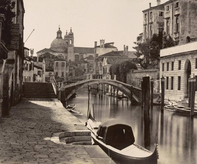 Puente en el Rio Ognissanti en Venecia, c.1875 de Italian Photographer