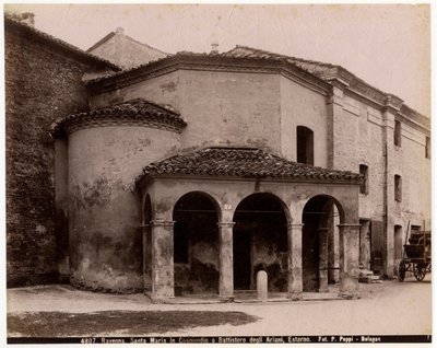 Iglesia de Santa María en Cosmedin o Baptisterio de los Arios, Rávena, Emilia-Romaña, Italia de Italian Photographer
