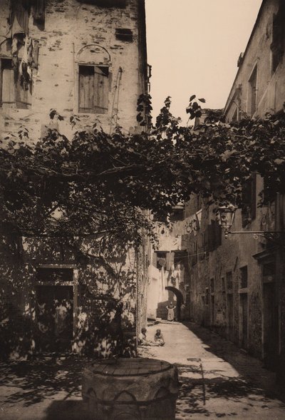 Corte Dolfin a Castello, 1892 de Italian Photographer