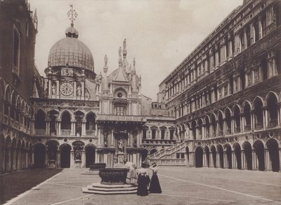 Cortile Palazzo Ducale de Italian Photographer