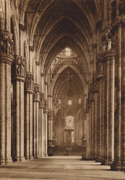 Duomo di Milano: Interior, Nave Central (foto b/n) de Italian Photographer