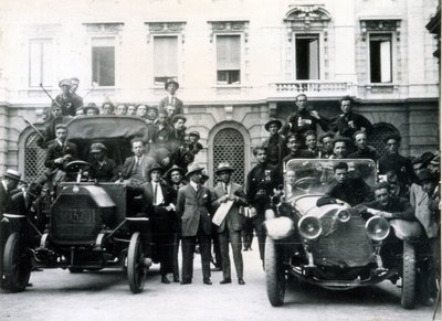 Milán, 3 y 4 de agosto de 1922. La reacción de los fascistas a la huelga. Equipos de acción en la Plaza Scala. de Italian Photographer