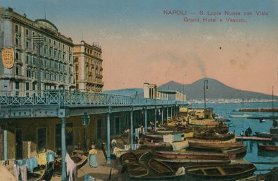 Nápoles - vista del Grand Hotel Santa Lucia y el Monte Vesubio de Italian Photographer