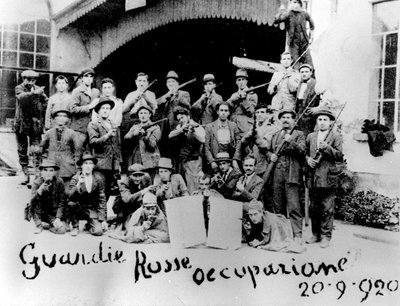 Ocupación de una fábrica por los comunistas italianos en 1920 de Italian Photographer