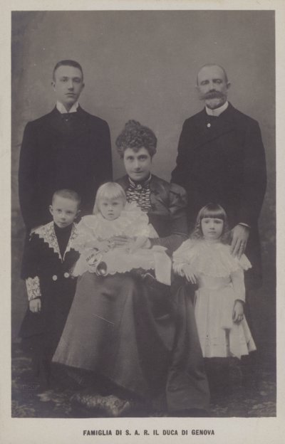 Príncipe Tomás, Duque de Génova y su esposa, Princesa Isabel de Baviera, con sus hijos de Italian Photographer