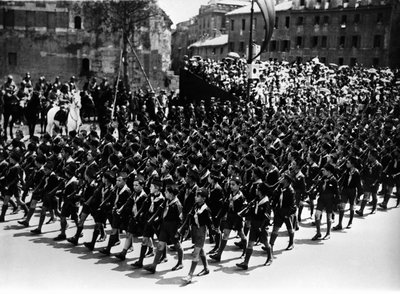 Roma. Desfile de Balilla en Via dell