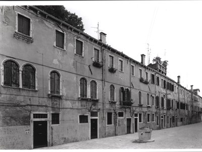 Fila de casas en la Calle Riello, Venecia de Italian Photographer