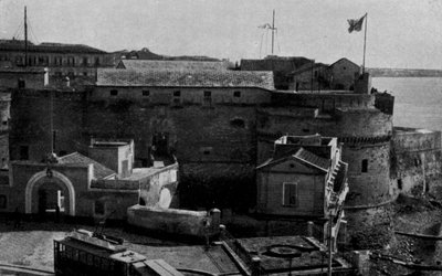 Tarento, Castillo Colombino, Cuartel de la Marina de Italian Photographer