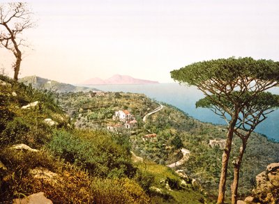 Vista del Vesubio a través de la Bahía de Nápoles, 1890-1900 de Italian Photographer