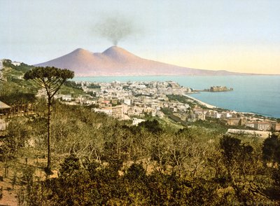 Vista del Vesubio a través de la Bahía de Nápoles, 1890-1900 de Italian Photographer