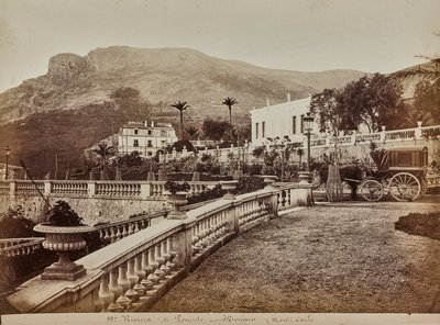 Villa con jardín en terrazas en Monte Carlo en el Principado de Mónaco de Italian Photographer