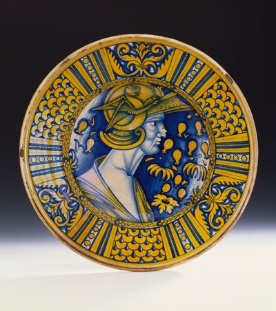 Plato de retrato de Deruta lustreado pintado en azul y lustreado en amarillo que representa a un guerrero con casco con un grifo alado, c.1525 de Italian School