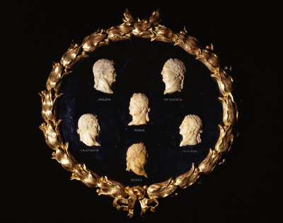 Un conjunto de seis bustos en relieve de mármol de Siena italiano de emperadores romanos, con los nombres incisos Octavius, Galbin, Titus, Claudius, Julius y Nero de Italian School